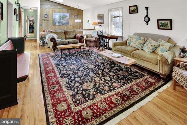 3705 E NEWPORT RD, Intercourse, PA 17534