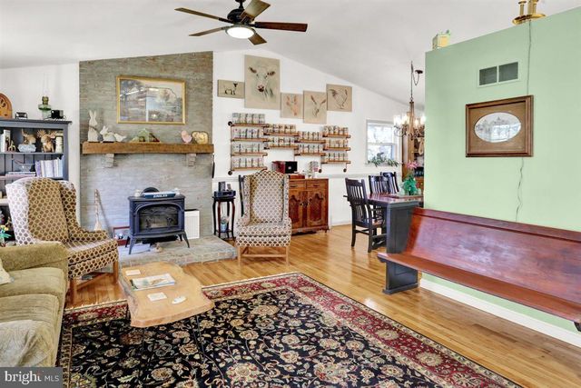 3705 E NEWPORT RD, Intercourse, PA 17534