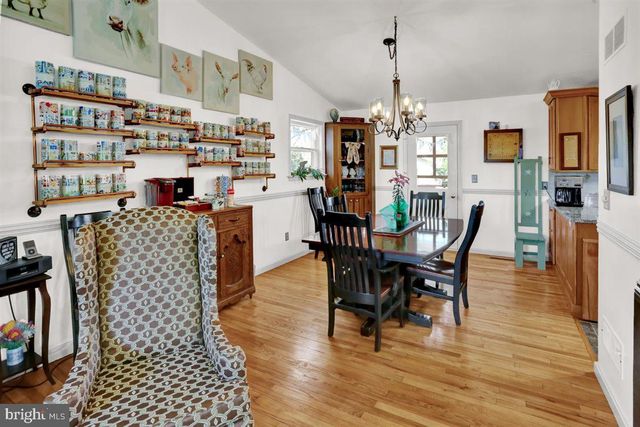 3705 E NEWPORT RD, Intercourse, PA 17534