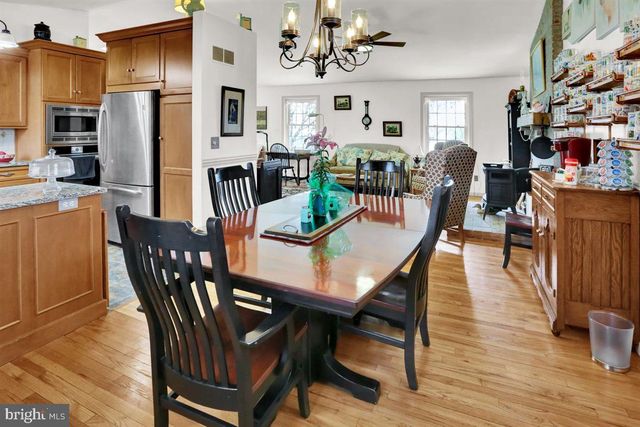 3705 E NEWPORT RD, Intercourse, PA 17534