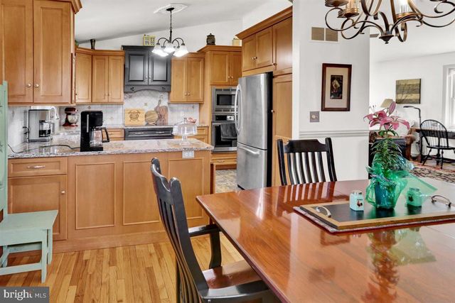 3705 E NEWPORT RD, Intercourse, PA 17534