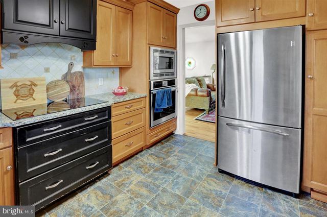 3705 E NEWPORT RD, Intercourse, PA 17534