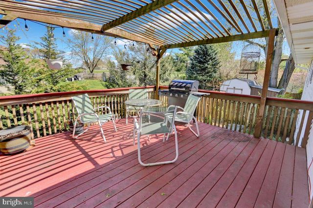3705 E NEWPORT RD, Intercourse, PA 17534