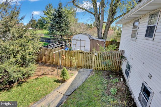 3705 E NEWPORT RD, Intercourse, PA 17534