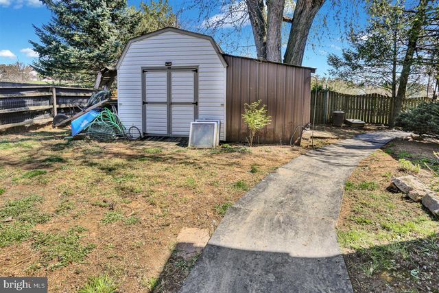 3705 E NEWPORT RD, Intercourse, PA 17534