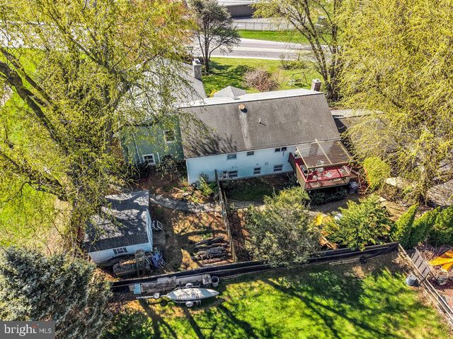 3705 E NEWPORT RD, Intercourse, PA 17534