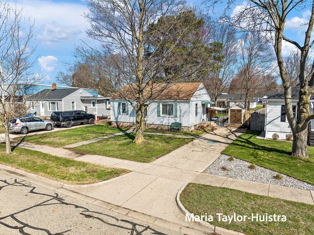 1525 Grant Avenue, Grand Haven City, MI 49417
