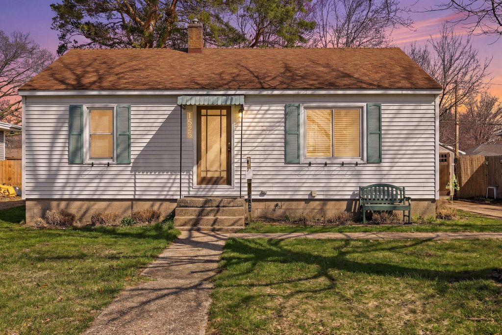 1525 Grant Avenue, Grand Haven City, MI 49417