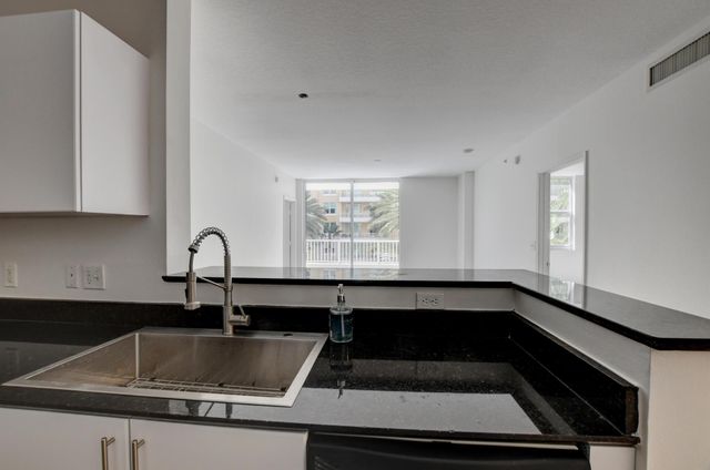 700 E Boynton Beach Boulevard 403, Boynton Beach, FL 33435