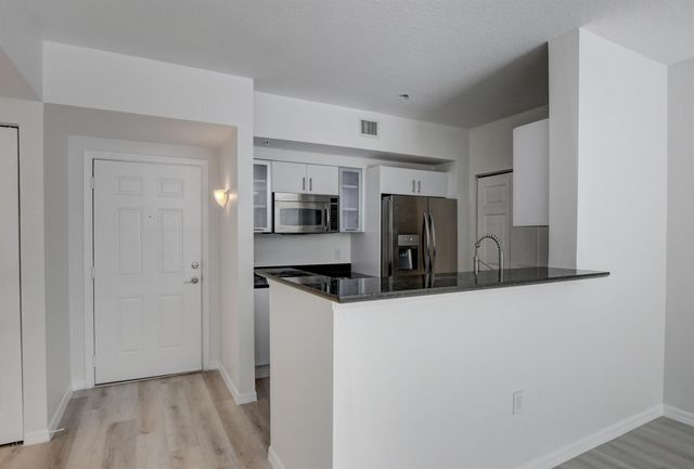 700 E Boynton Beach Boulevard 403, Boynton Beach, FL 33435