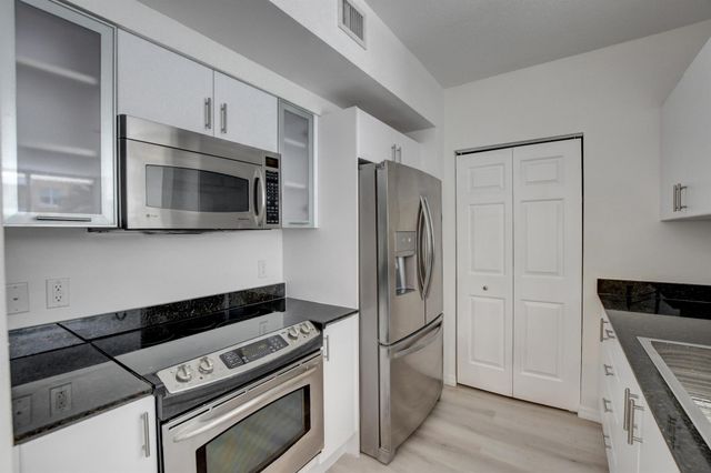 700 E Boynton Beach Boulevard 403, Boynton Beach, FL 33435