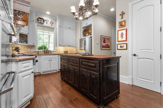 102 Harmony Hill Court, Lufkin, TX 75901