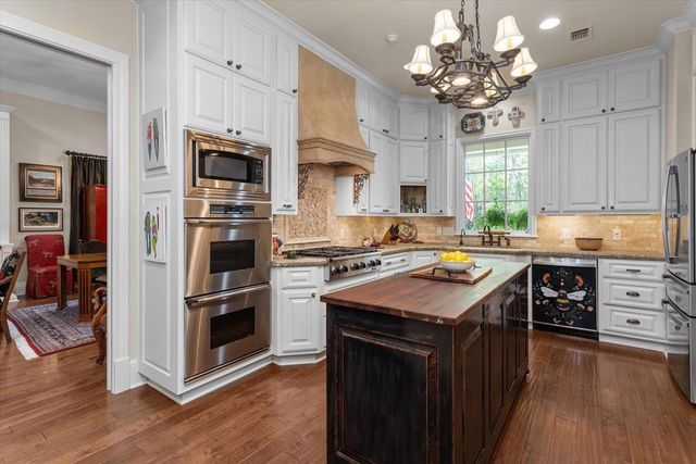 102 Harmony Hill Court, Lufkin, TX 75901