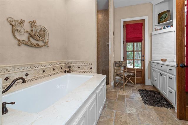 102 Harmony Hill Court, Lufkin, TX 75901