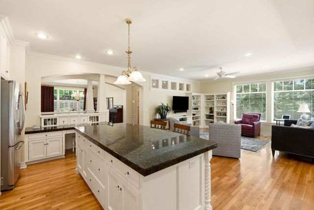 2024 S Overbluff Ct, Spokane, WA 99203
