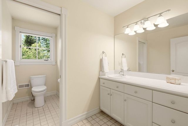 2024 S Overbluff Ct, Spokane, WA 99203