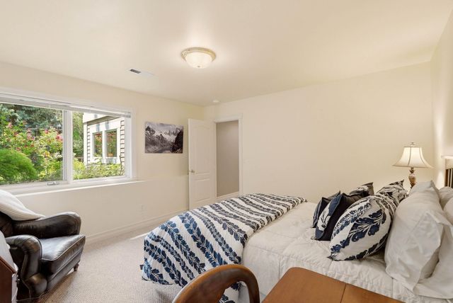 2024 S Overbluff Ct, Spokane, WA 99203