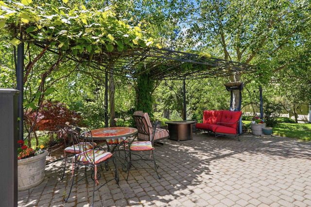 2024 S Overbluff Ct, Spokane, WA 99203