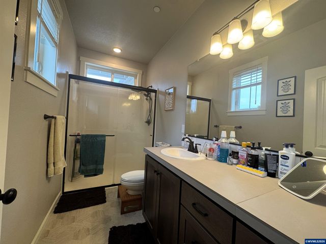 1864 John Muir Cir SE, Salem, OR 97302