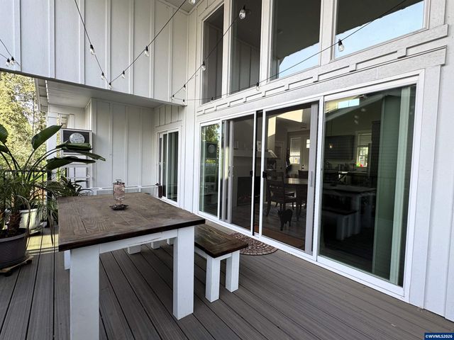1864 John Muir Cir SE, Salem, OR 97302
