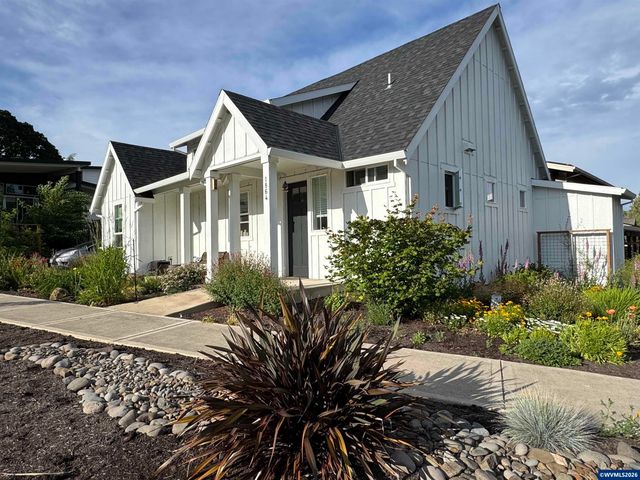 1864 John Muir Cir SE, Salem, OR 97302