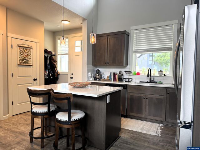 1864 John Muir Cir SE, Salem, OR 97302