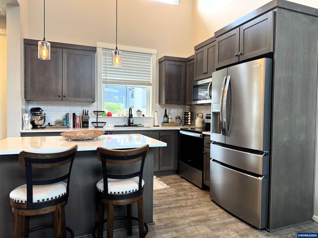 1864 John Muir Cir SE, Salem, OR 97302