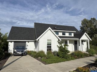 1864 John Muir Cir SE, Salem, OR 97302