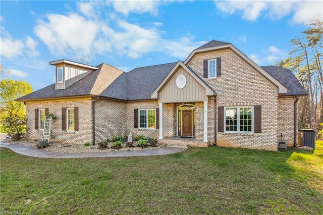 153 Woodridge Drive, Mount Airy, NC 27030