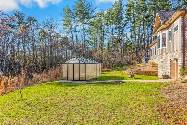 153 Woodridge Drive, Mount Airy, NC 27030