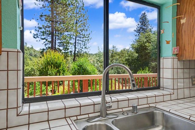 19783 Meadowood Dr, Jackson, CA 95642