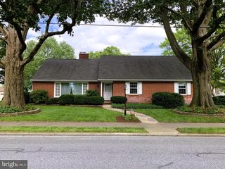 301 S LOCUST ST, Lititz, PA 17543