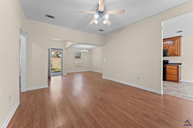200 crestwood Circle, Centerville, GA 31028