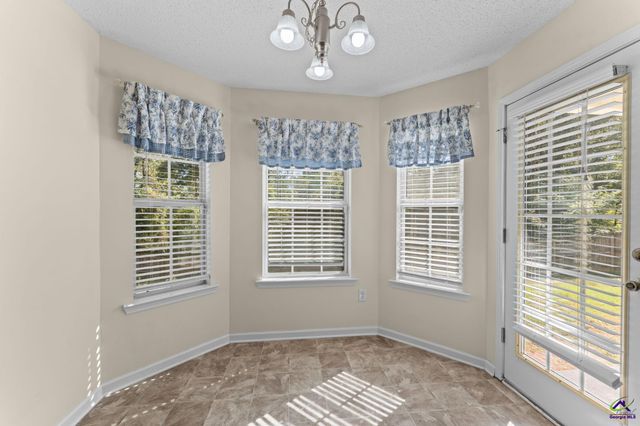 200 crestwood Circle, Centerville, GA 31028