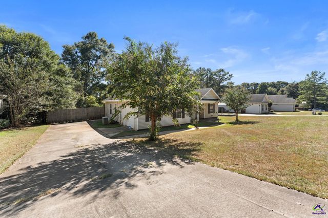 200 crestwood Circle, Centerville, GA 31028