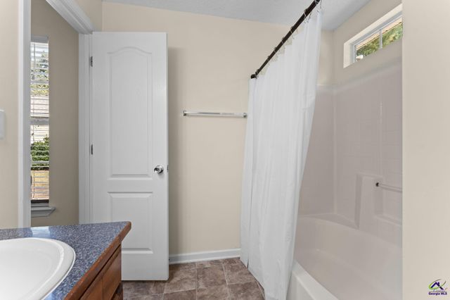 200 crestwood Circle, Centerville, GA 31028