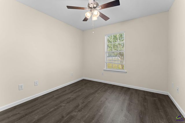 200 crestwood Circle, Centerville, GA 31028