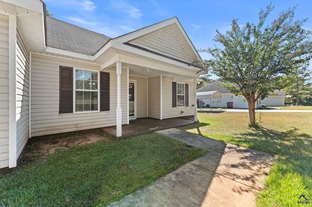 200 crestwood Circle, Centerville, GA 31028