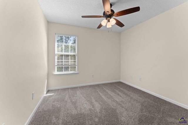 200 crestwood Circle, Centerville, GA 31028