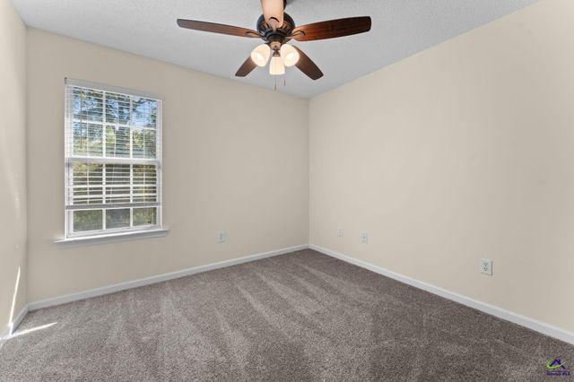200 crestwood Circle, Centerville, GA 31028