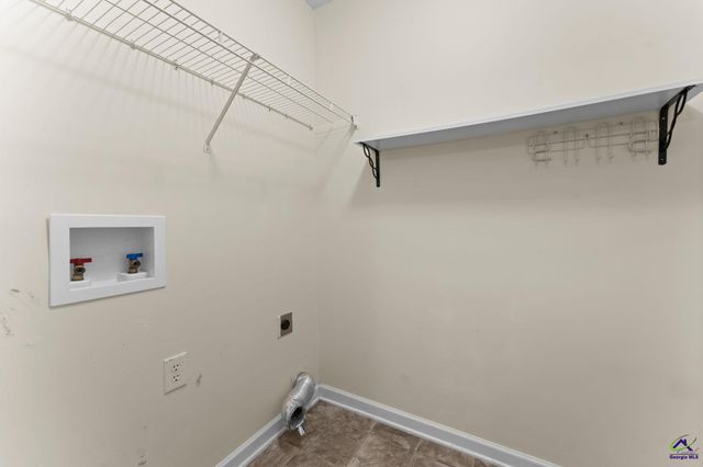 200 crestwood Circle, Centerville, GA 31028