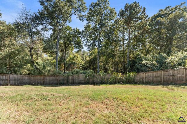 200 crestwood Circle, Centerville, GA 31028