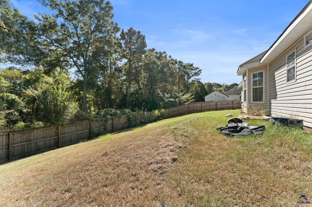 200 crestwood Circle, Centerville, GA 31028