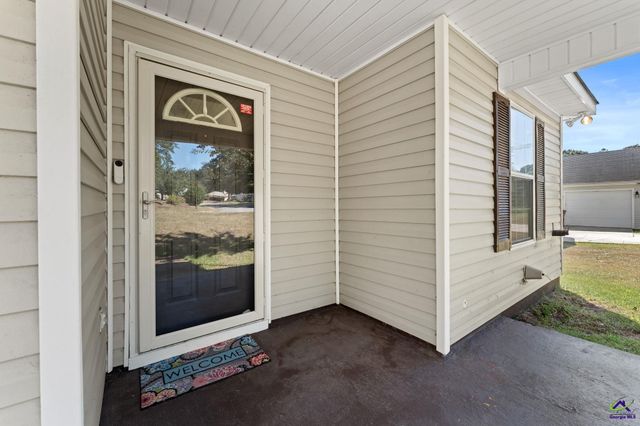 200 crestwood Circle, Centerville, GA 31028