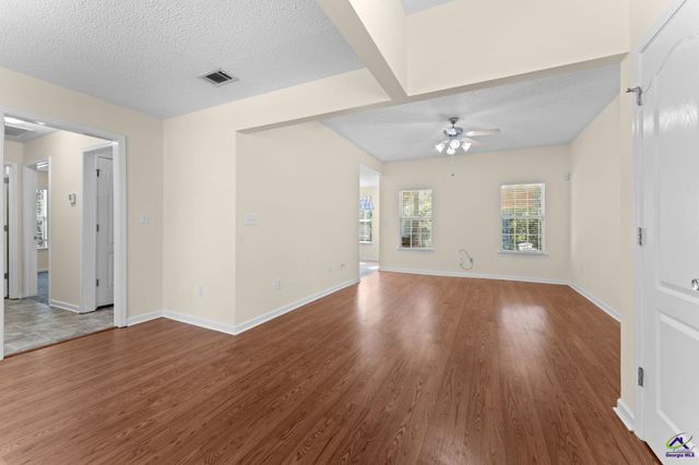 200 crestwood Circle, Centerville, GA 31028