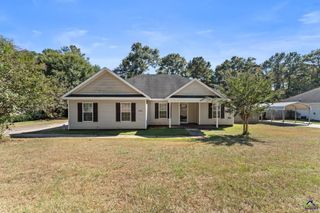 200 crestwood Circle, Centerville, GA 31028