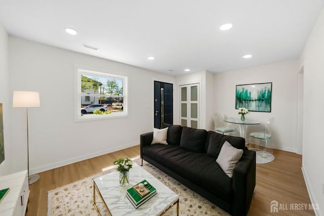 5 Miko Road, Edison, NJ 08817