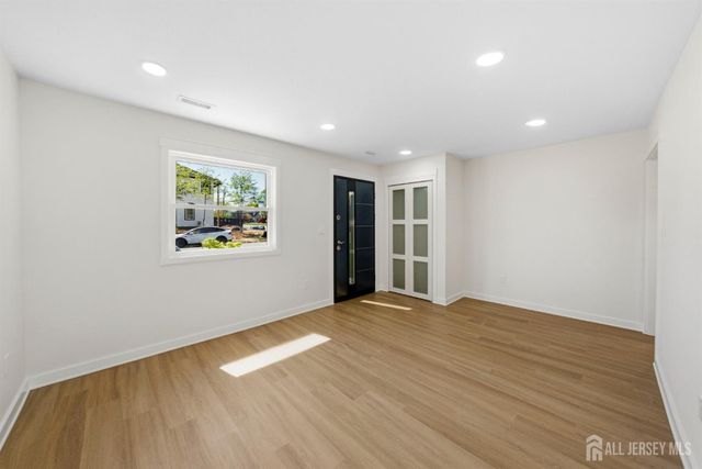 5 Miko Road, Edison, NJ 08817
