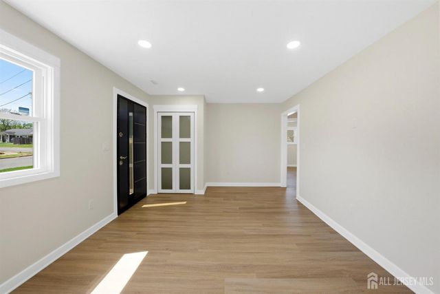 5 Miko Road, Edison, NJ 08817