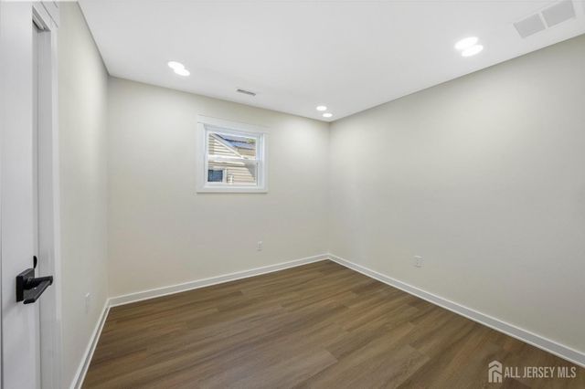 5 Miko Road, Edison, NJ 08817